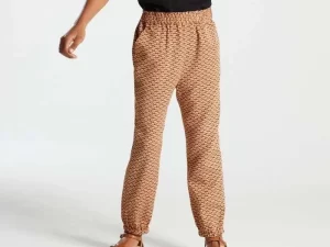 1748437832-16 1748437832-16