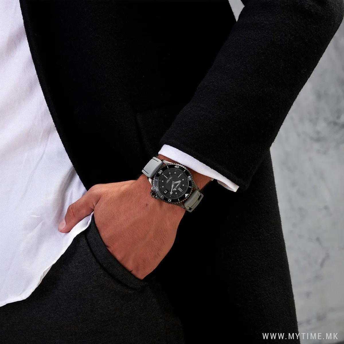 1756306342-451 1756306342-451