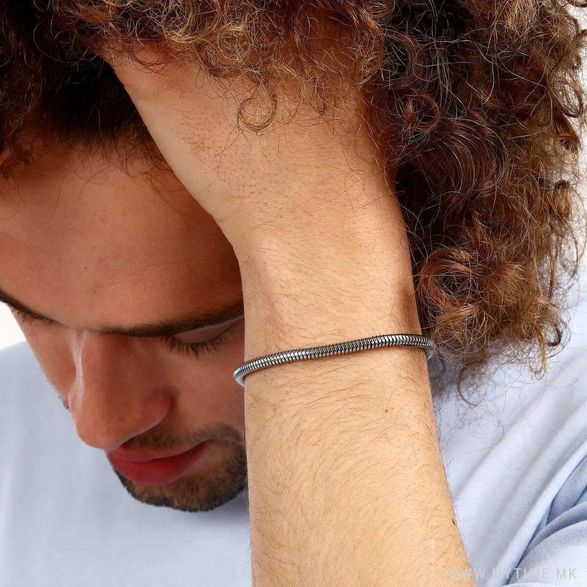 1756800877-115 1756800877-115