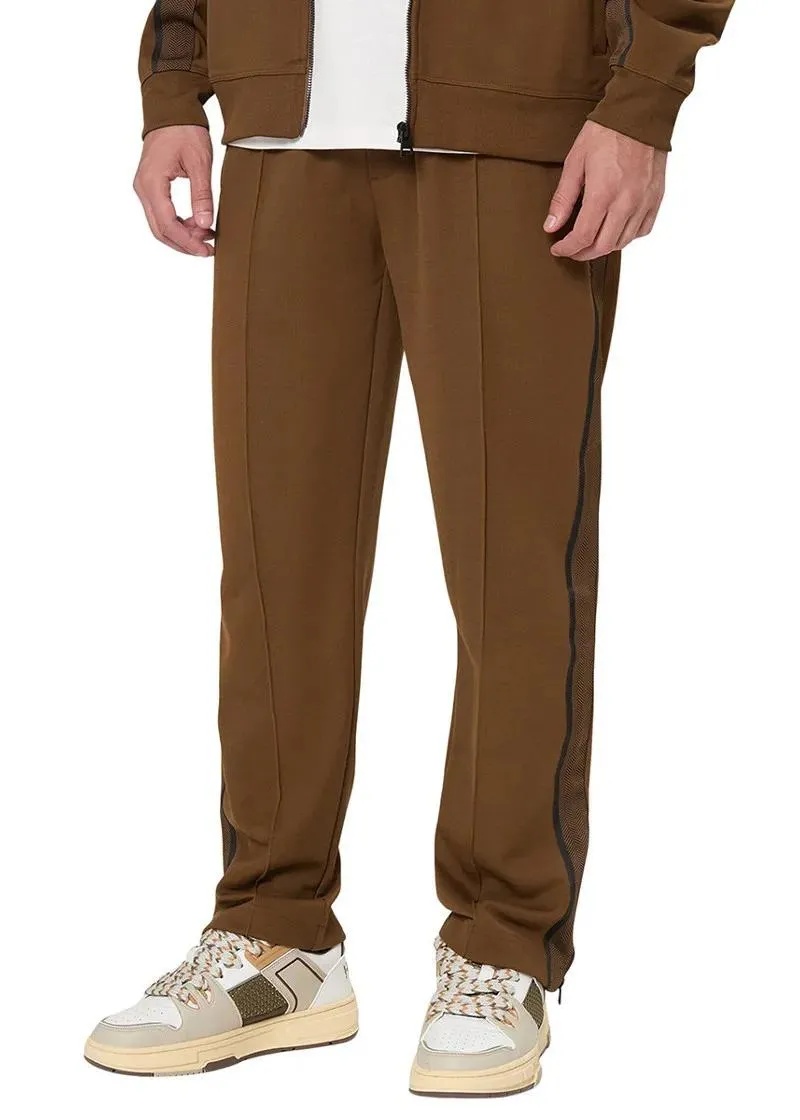 1758093589-29 1758093589-29