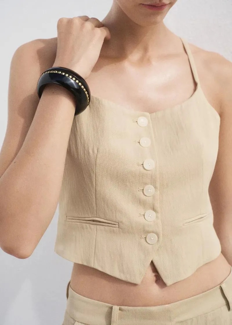 1758178516-34 1758178516-34