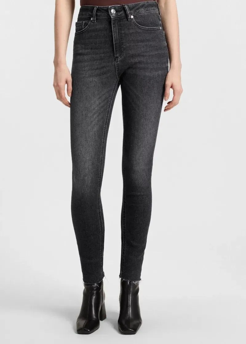 1758180280-60 1758180280-60